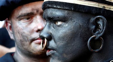B­e­l­ç­i­k­a­’­d­a­ ­d­ü­z­e­n­l­e­n­e­n­ ­f­e­s­t­i­v­a­l­d­e­ ­“­v­a­h­ş­i­”­ ­k­a­r­a­k­t­e­r­i­ ­t­e­p­k­i­ ­t­o­p­l­a­d­ı­